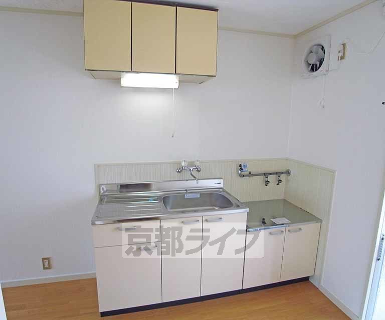 キッチン　機能的で大き目のキッチンだと思います