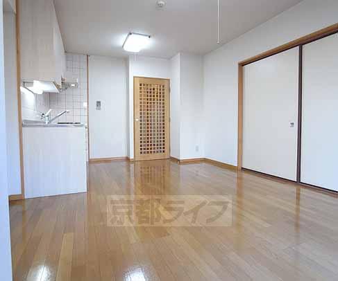 居室・リビング　日当たり良好な部屋です。