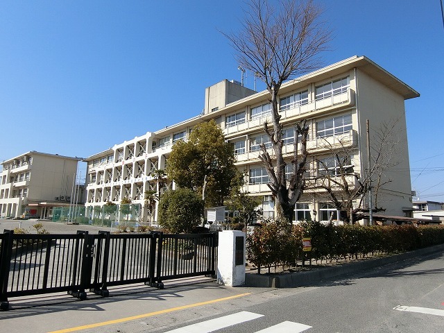 小学校　大垣市立静里小学校（小学校）まで900m