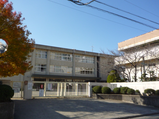 小学校　耳成西小学校（小学校）まで545m