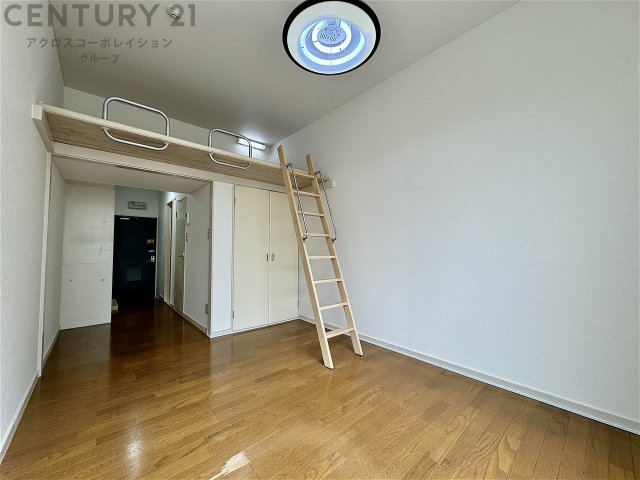 居室・リビング　ロフトのあるリビングです♪