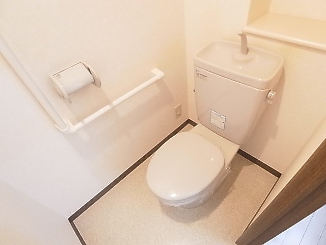 トイレ　同一物件別部屋写真