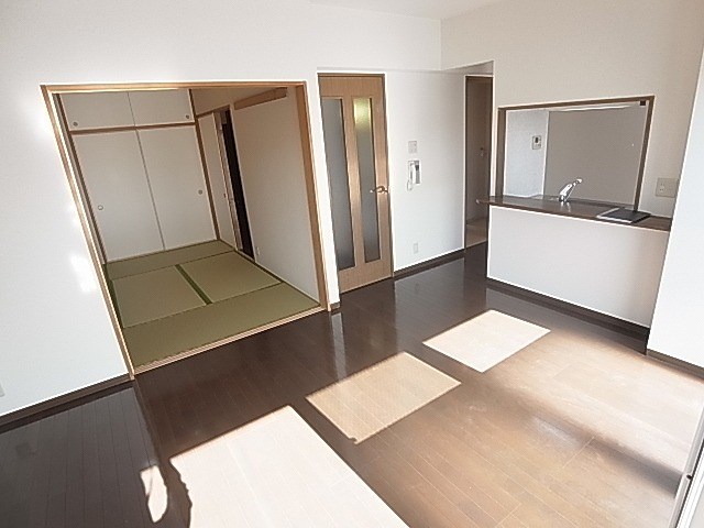 居室・リビング　同一物件別部屋写真