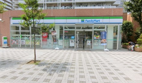 コンビニ　ファミリーマート 品川シーサイド駅前店（コンビニ）まで102m