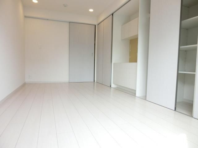 居室・リビング　収納付の洋室です