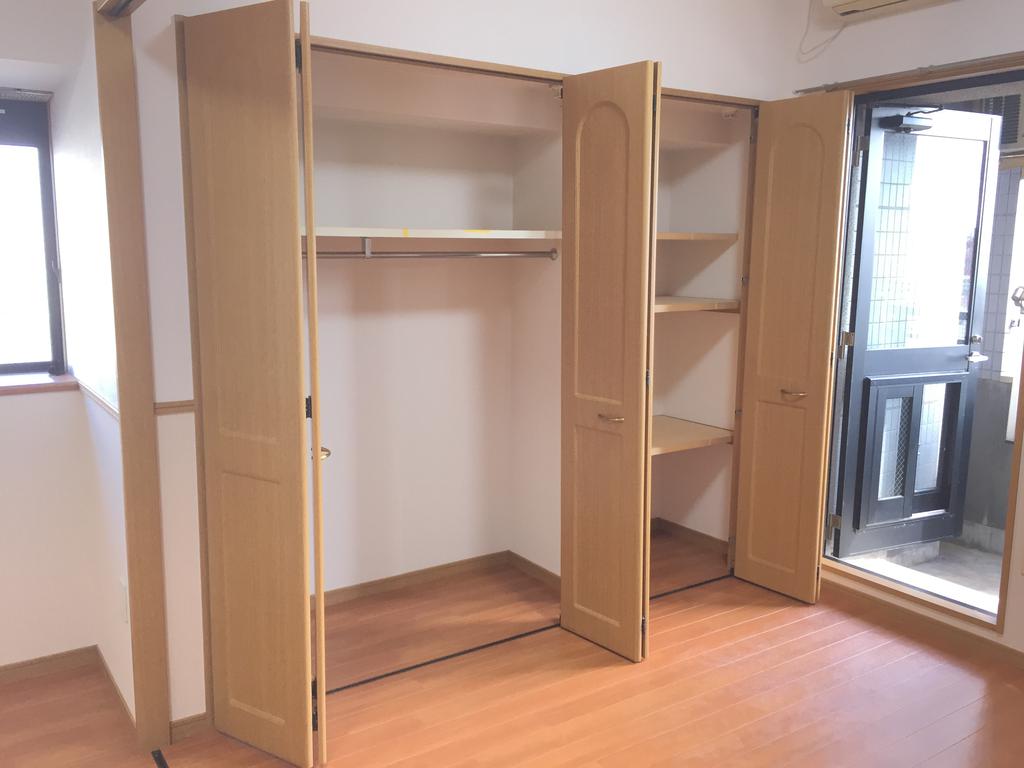 収納　居室には大きなクローゼットあり。たくさんのものが入ります。