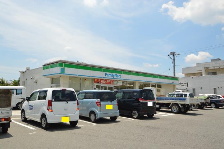 コンビニ　ファミリーマート（コンビニ）まで720m