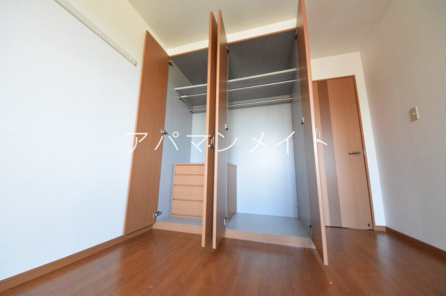 収納　各部屋に収納あります