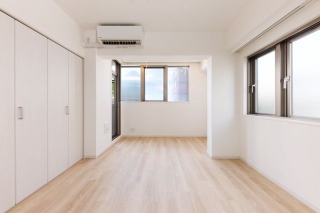 居室・リビング　☆明るい洋室☆