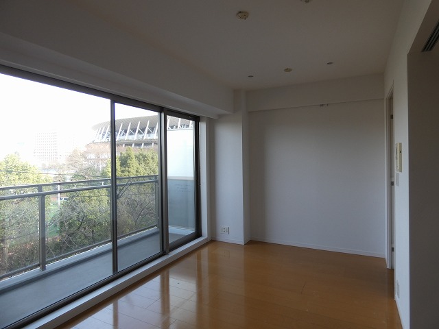 居室・リビング　内観２