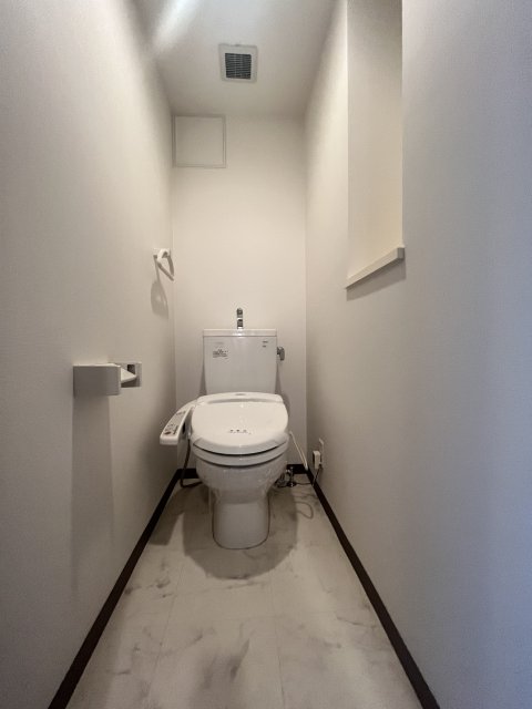 トイレ　同物件別号室のものです。