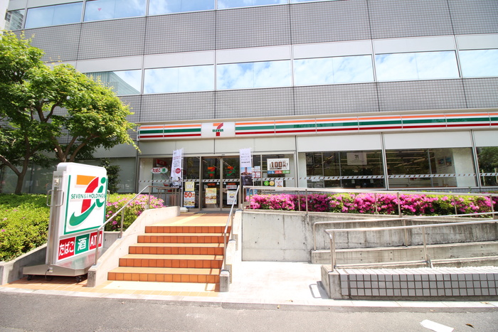 コンビニ　セブンイレブン（コンビニ）まで400m