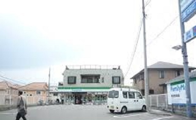 コンビニ　ファミリーマート（コンビニ）まで450m