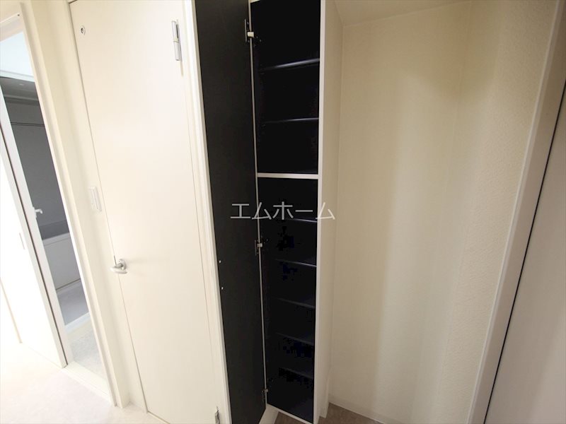 玄関　玄関　シューズボックス付（収納充実してます）