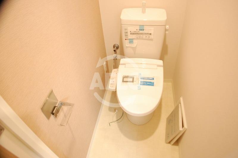 トイレ　アーバネックス谷町II　温水洗浄便座