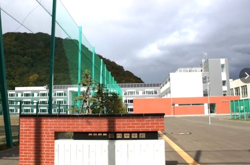 中学校　札幌市立啓明中学校（中学校）まで729m