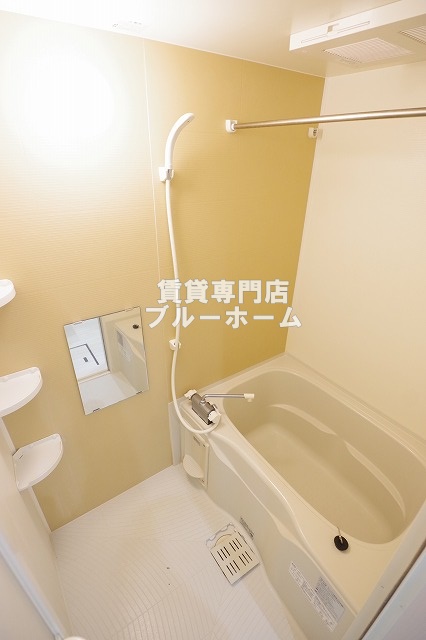 バス・シャワールーム　浴室乾燥機付きのお風呂です！