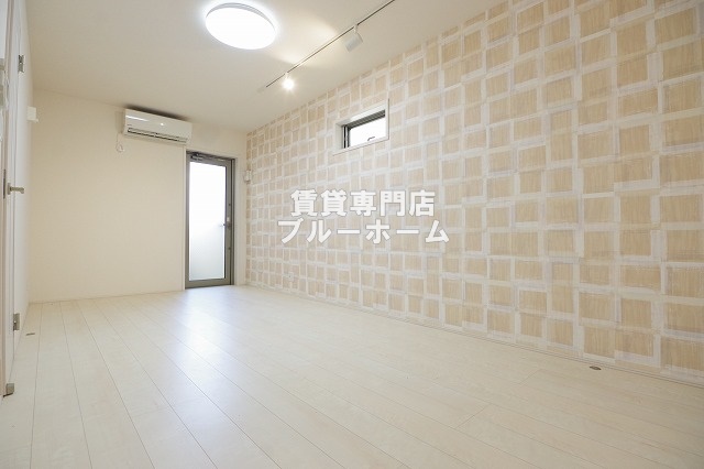 居室・リビング　9帖の広い洋室です！