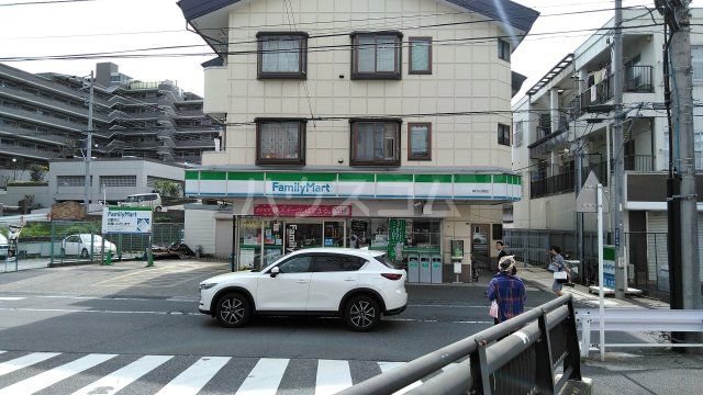 コンビニ　ファミリーマート　横浜白根店（コンビニ）まで1175m