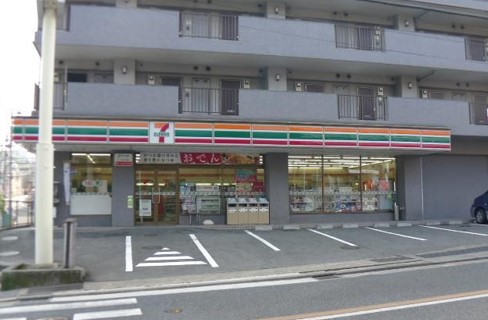 コンビニ　セブンイレブン 川崎百合丘店（コンビニ）まで184m