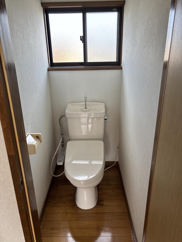 トイレ　温水洗浄便座付き