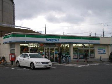 コンビニ　ファミリーマート　草津かがやき通り店（コンビニ）まで200m