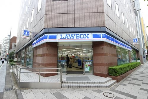 コンビニ　ローソン 新宿御苑中央店（コンビニ）まで165m