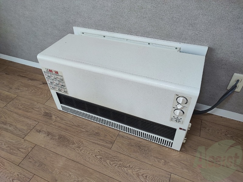 その他　電気暖房です。冬場の寒い日でも安心ですね～