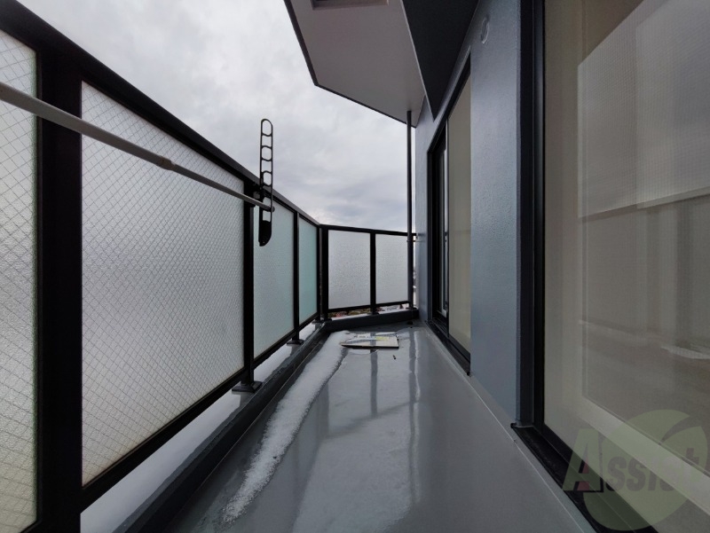 バルコニー　バルコニーは幅があり、広い印象を受けました。