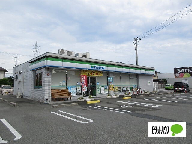 コンビニ　ファミリーマート鳴門黒崎店（コンビニ）まで588m