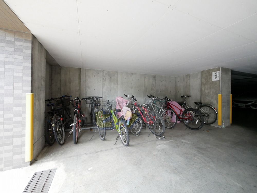 その他共有部分　屋内駐輪場完備しています♪