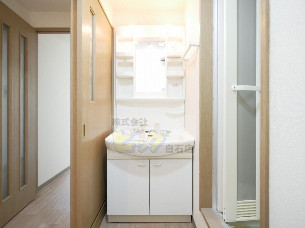 洗面設備　人気の設備シャンプードレッサーを完備しています♪