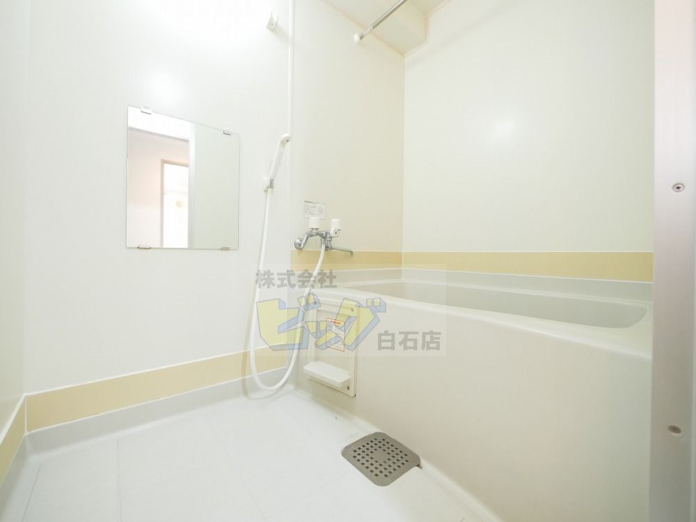 バス・シャワールーム　広々タイプのお風呂です♪