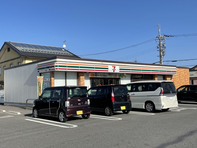 コンビニ　セブンイレブン能登川中学校前店（コンビニ）まで717m