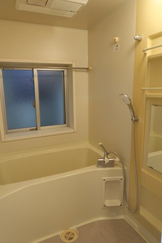 バス・シャワールーム　※反転タイプの写真を使用しています。