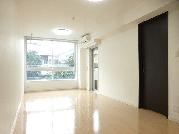 居室・リビング　※反転タイプの写真を使用しています。