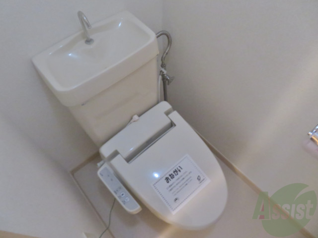 トイレ　ウォシュレット付きのトイレです。シャワートイレは便利ですね