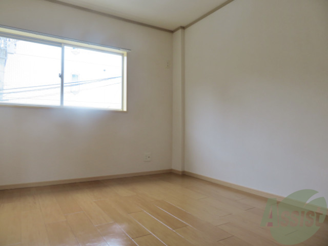 その他部屋・スペース　６帖の洋室のお部屋もあります。寝室にしましょう。