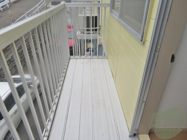 バルコニー　バルコニーは幅があり、広い印象を受けました。