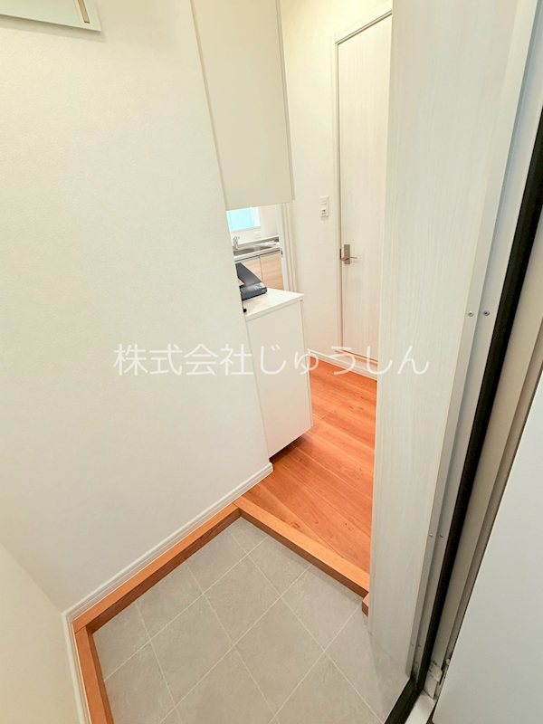 玄関　※同タイプ部屋写真使用