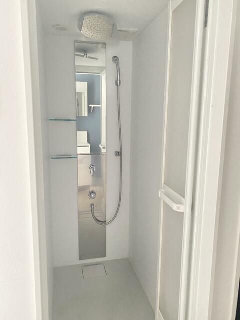 バス・シャワールーム　落ち着いた空間のシャワールームです