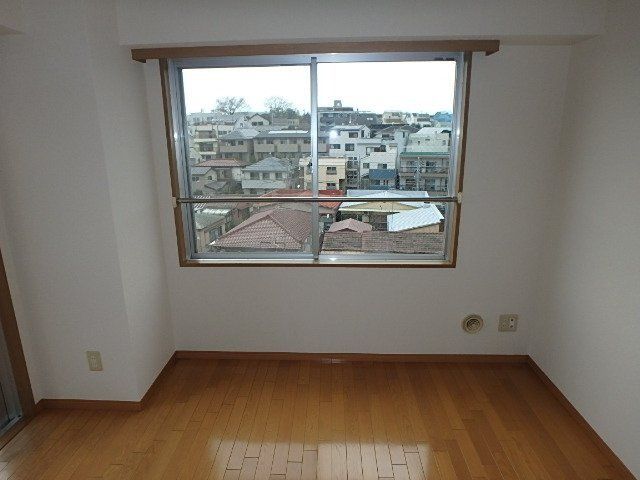 居室・リビング　☆明るい洋室☆