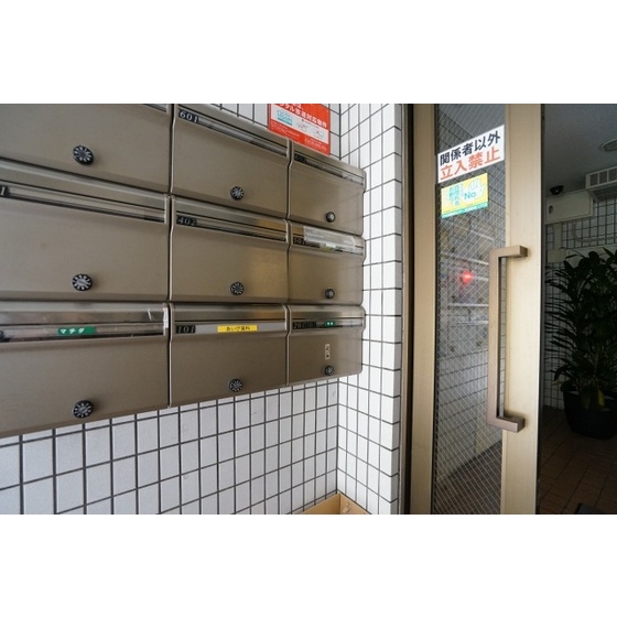 エントランス　メールボックス