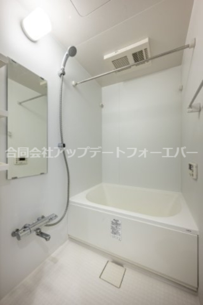 バス・シャワールーム　203号室（参考）設備・デザインは同等になります。詳細は間取