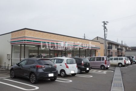 コンビニ　セブンイレブン 柏崎四谷3丁目店（コンビニ）まで580m