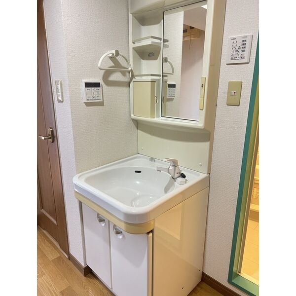 洗面設備　※他部屋の参考写真です。