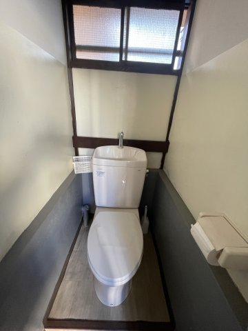 トイレ　2つあります。共同になります。