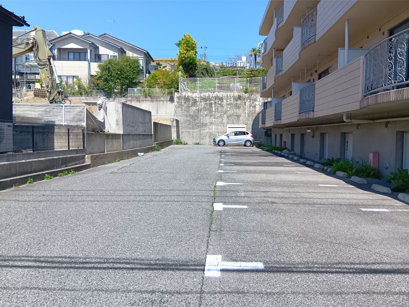 駐車場　敷地内駐車場