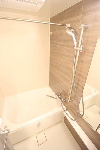 バス・シャワールーム　（別タイプ参考写真）ALTERNA十条　北区上十条３