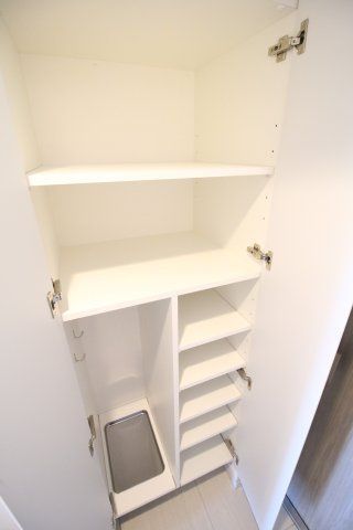 玄関　（別タイプ参考写真）ALTERNA十条　北区上十条３